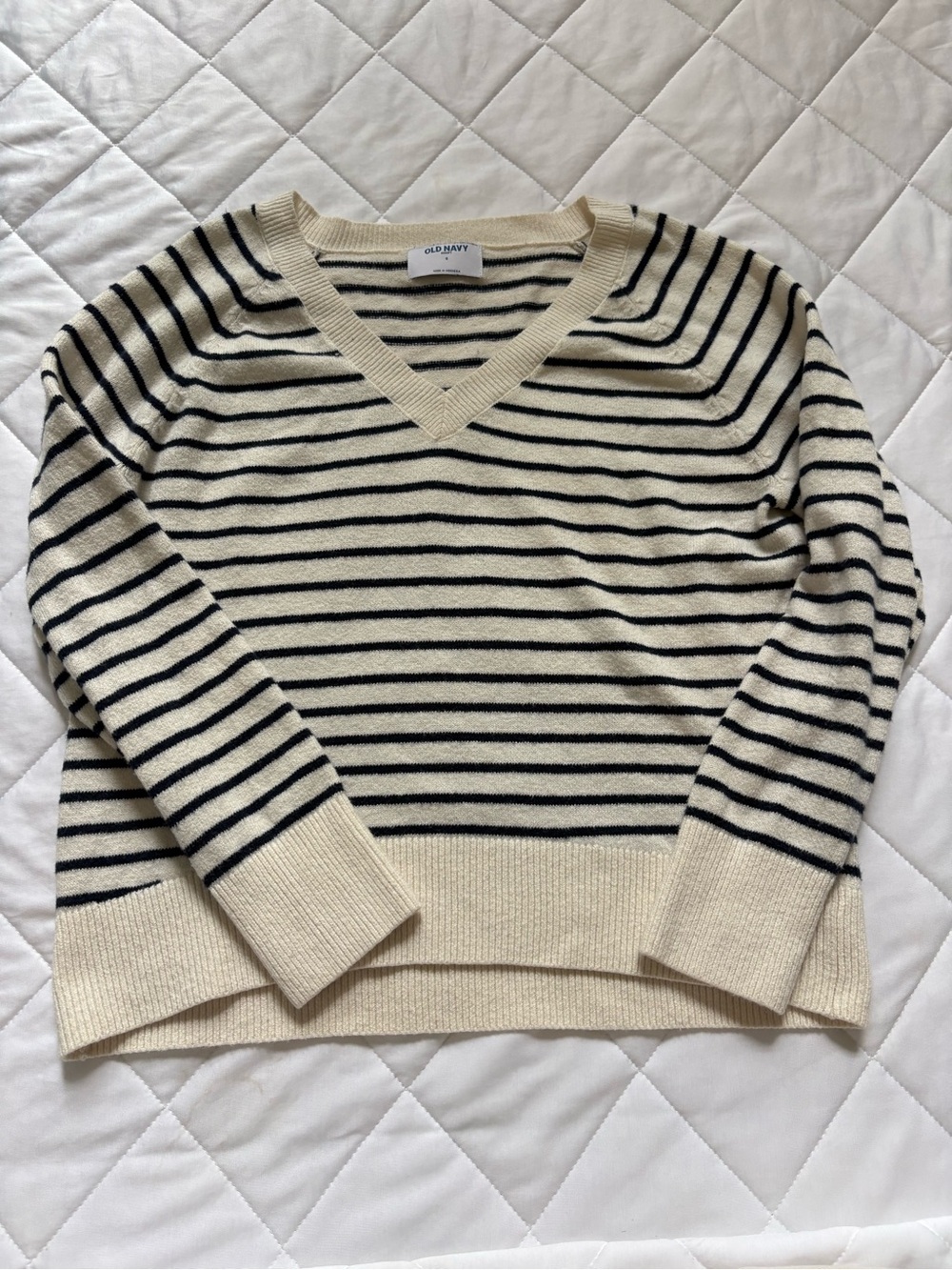 Old Navy Cream & Navy Striped V-Neck Knit Sweater